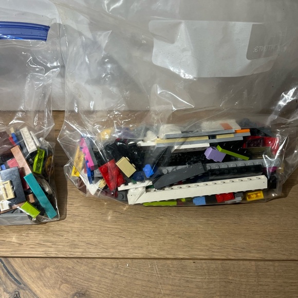 Bulk Assorted Lego Pieces 4.14 Lbs. - Picture 6 of 8